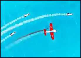 Uçan Kanatlar - Peşindeki güdümlü füzeleri usta manevralarla atlat uçuş yeteneğini göster